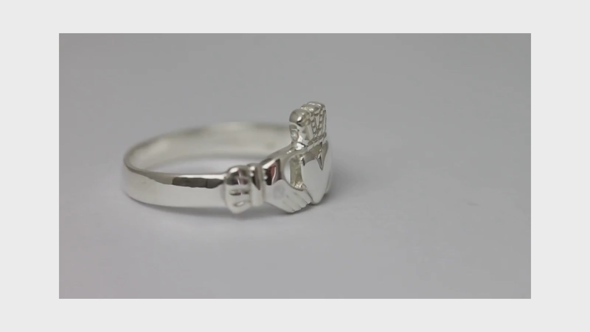 mens claddagh ring