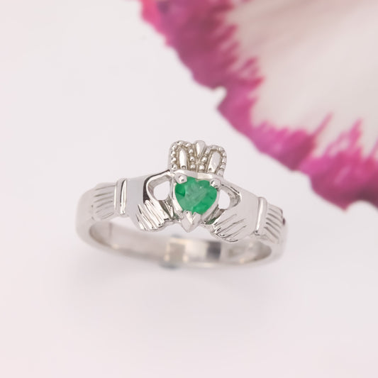 emerald claddagh ring 