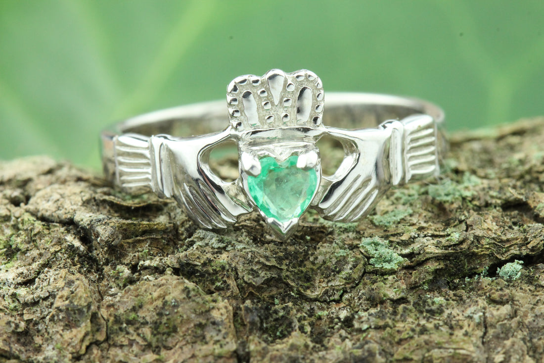 claddagh ring, emerald 