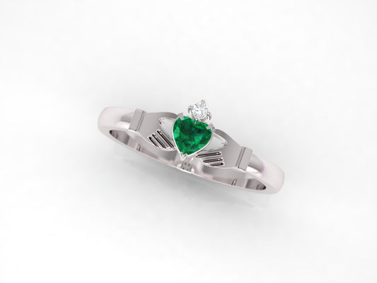 emerald claddagh ring 