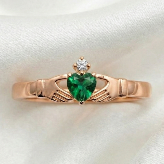 emerald claddagh ring
