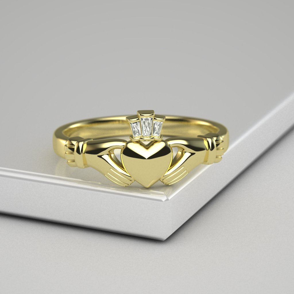 Claddagh ring 