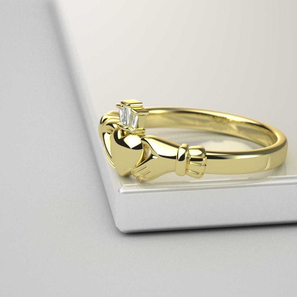 Claddagh ring 