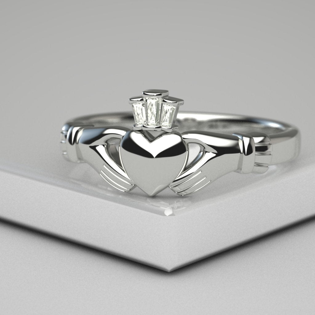 Claddagh ring 