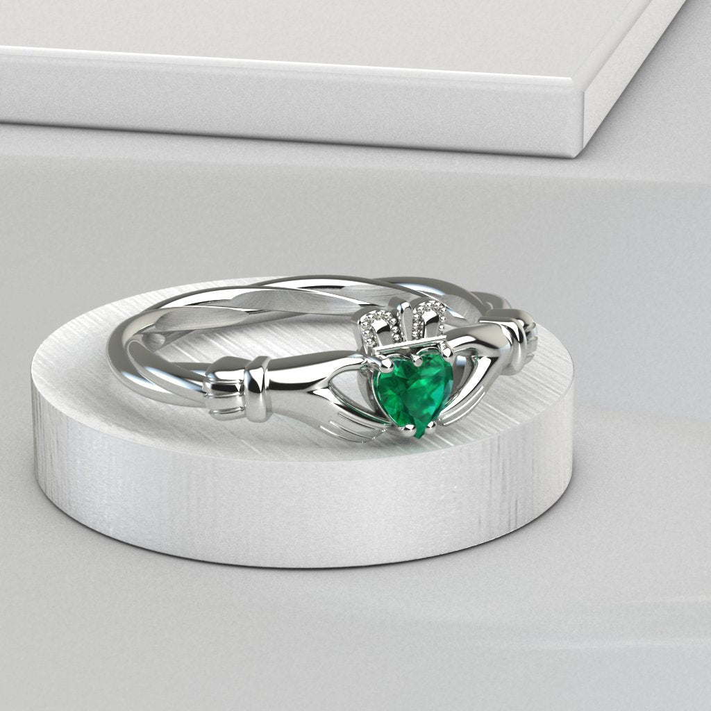 emerald claddagh ring 