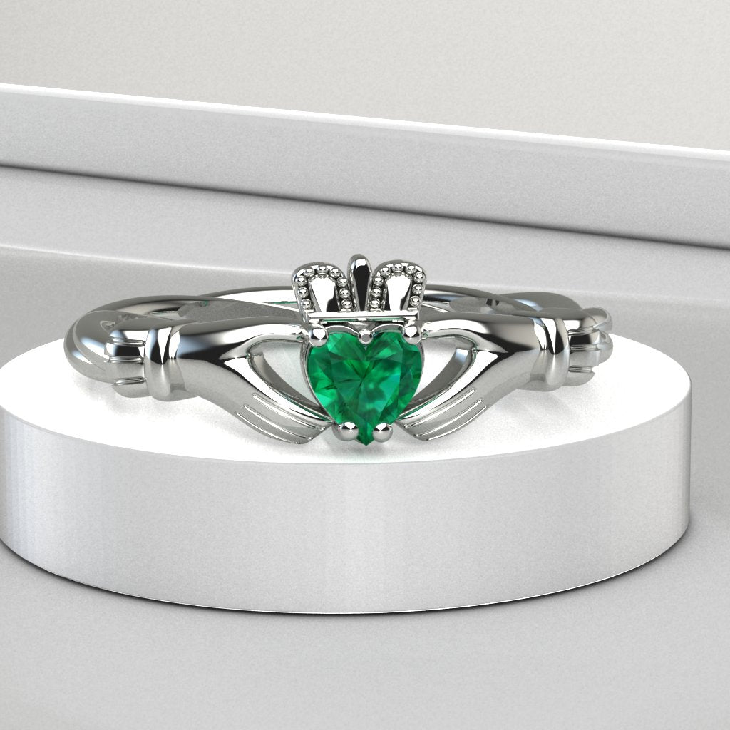 emerald claddagh ring 