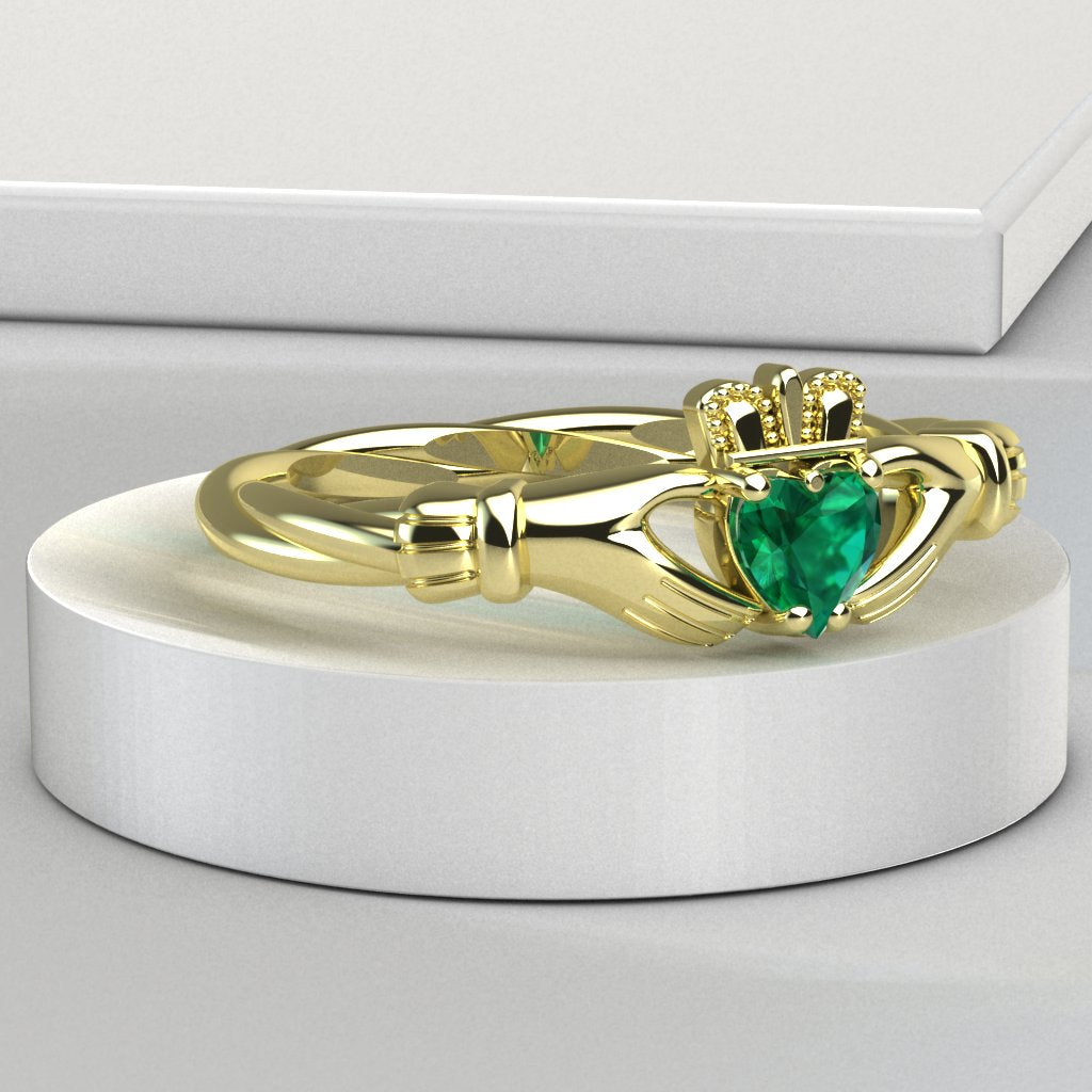 emerald claddagh ring 