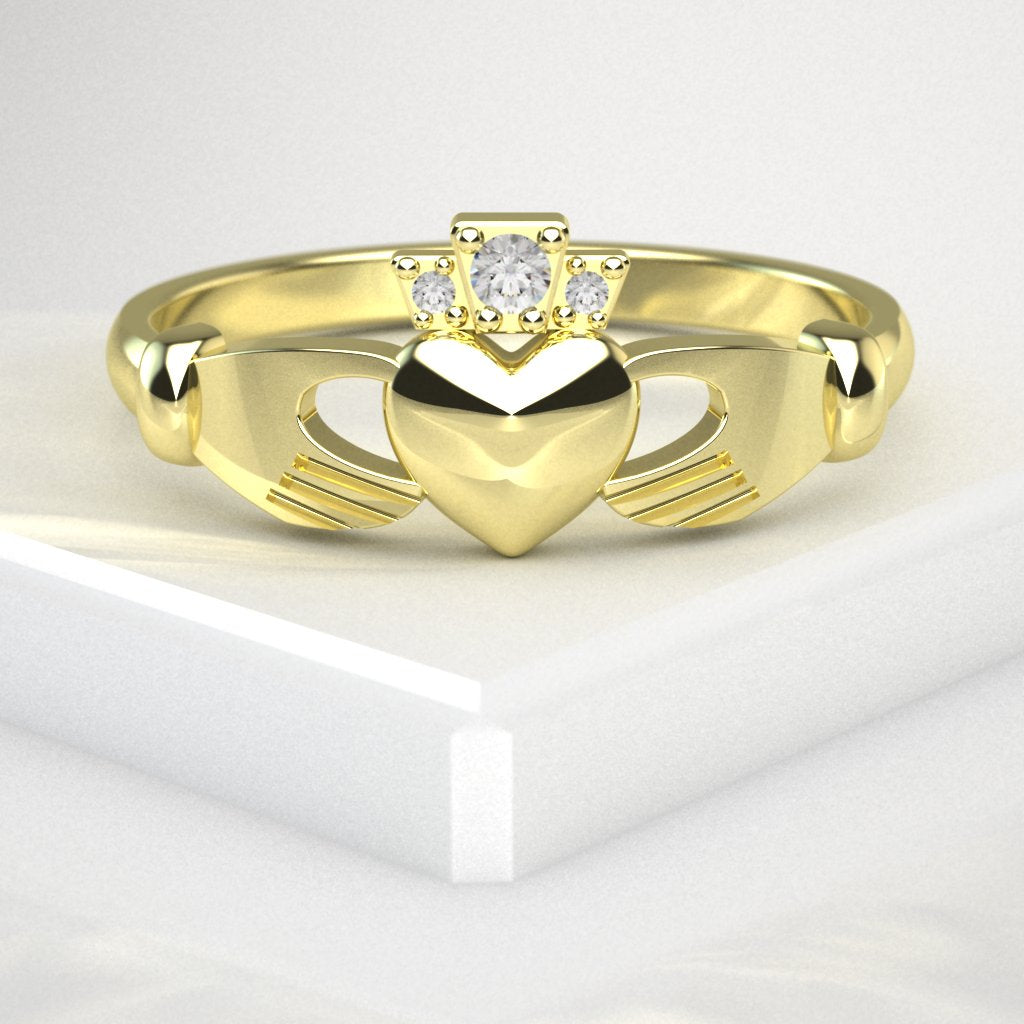 Gold claddagh ring 