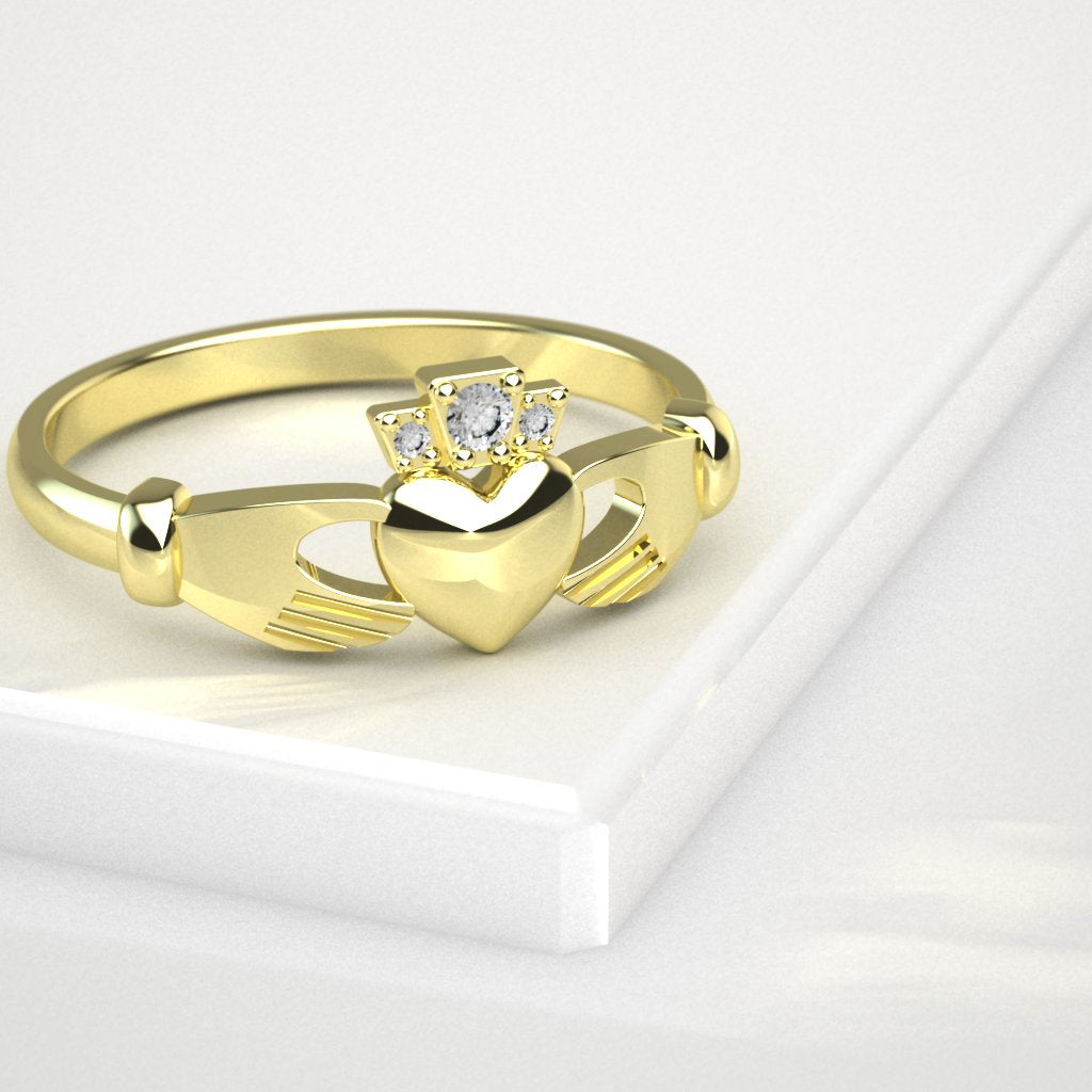 Gold claddagh ring 