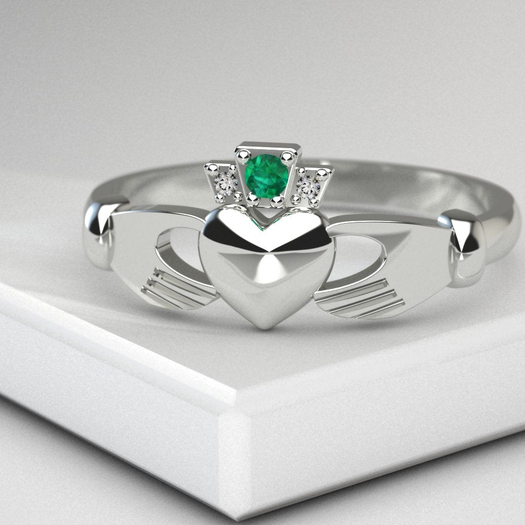 Emerald gold claddagh ring