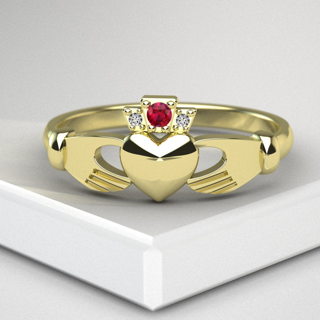 gold claddagh ring 