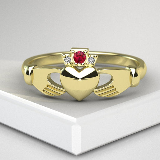 gold claddagh ring 