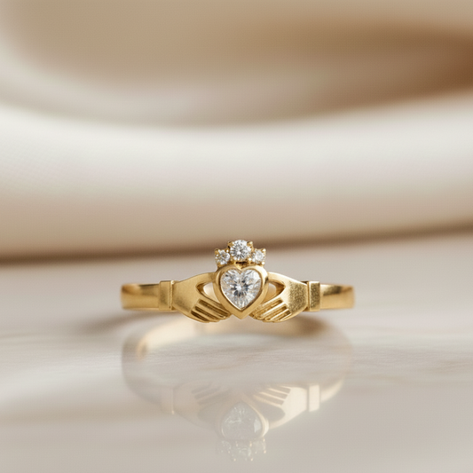 diamond claddagh ring 