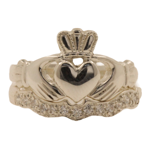 claddagh ring, irish ring with wedding band