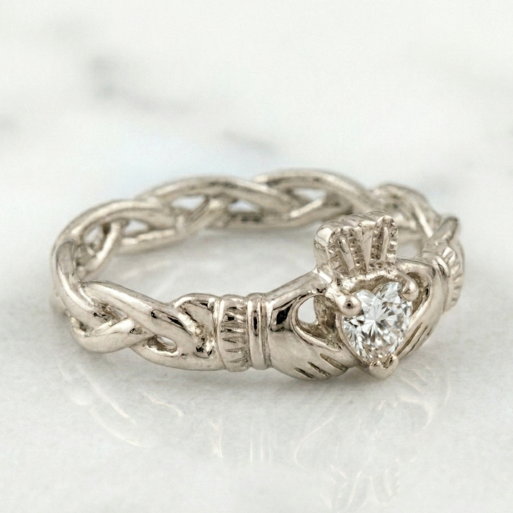cladadgh ring  white gold 