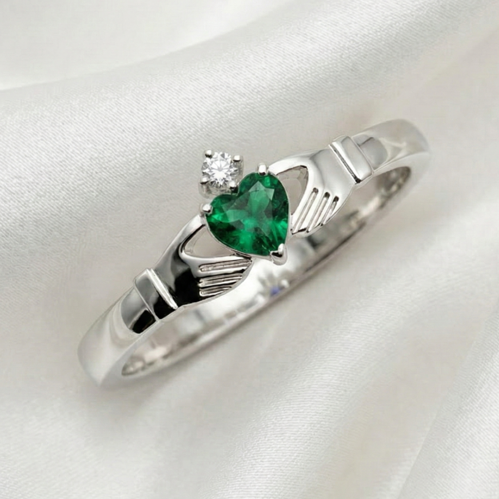 emerald claddagh ring 