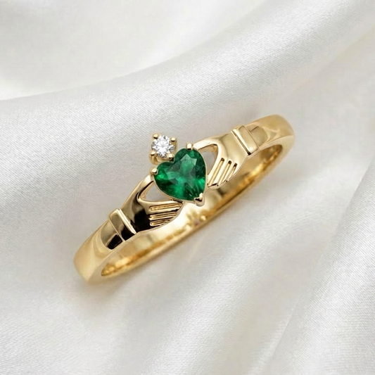 emerald claddagh ring 
