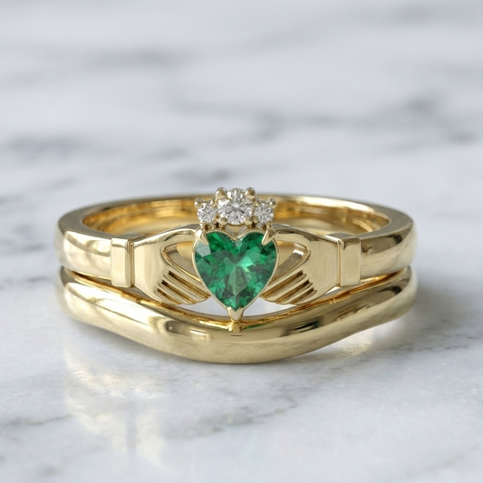 emerald claddagh ring