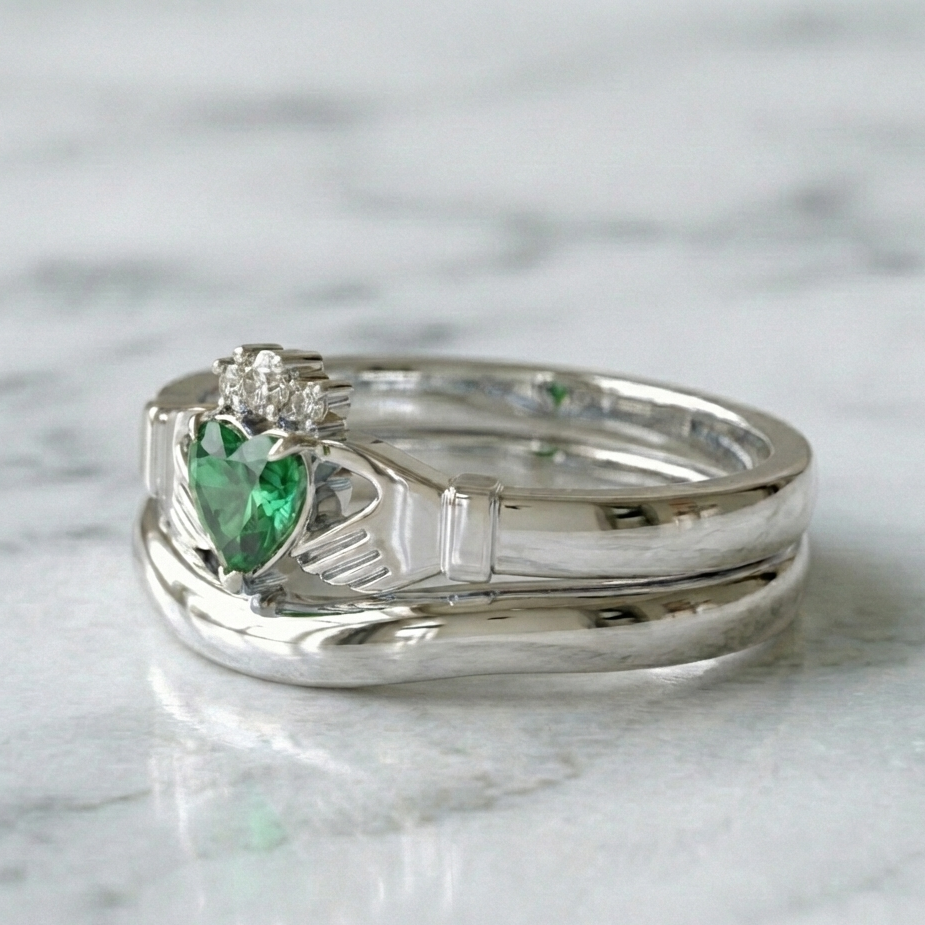 emerald claddagh ring