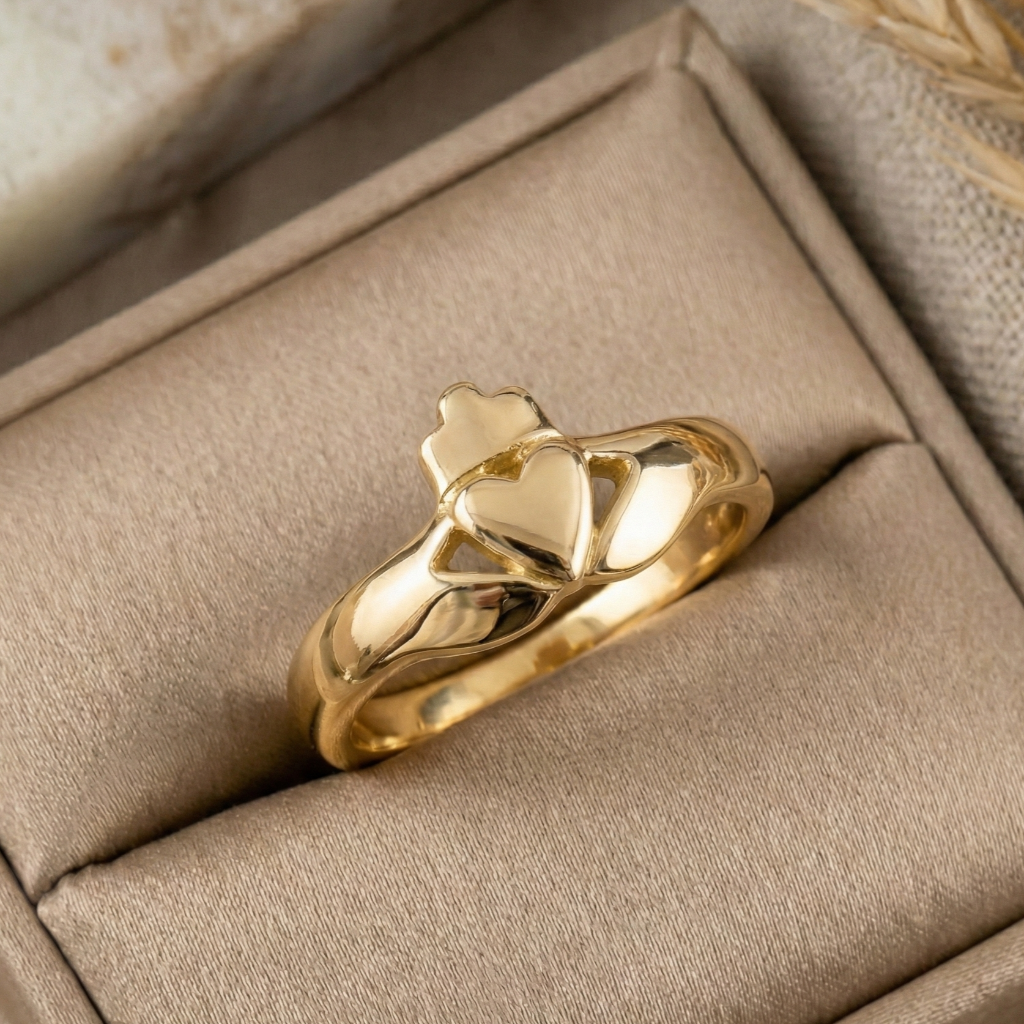 modern claddagh ring gold