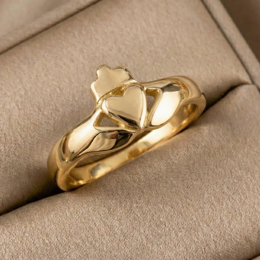 modern claddagh ring gold
