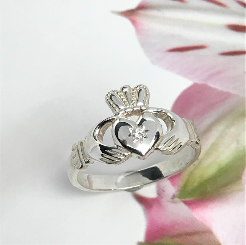 diamond claddagh ring 