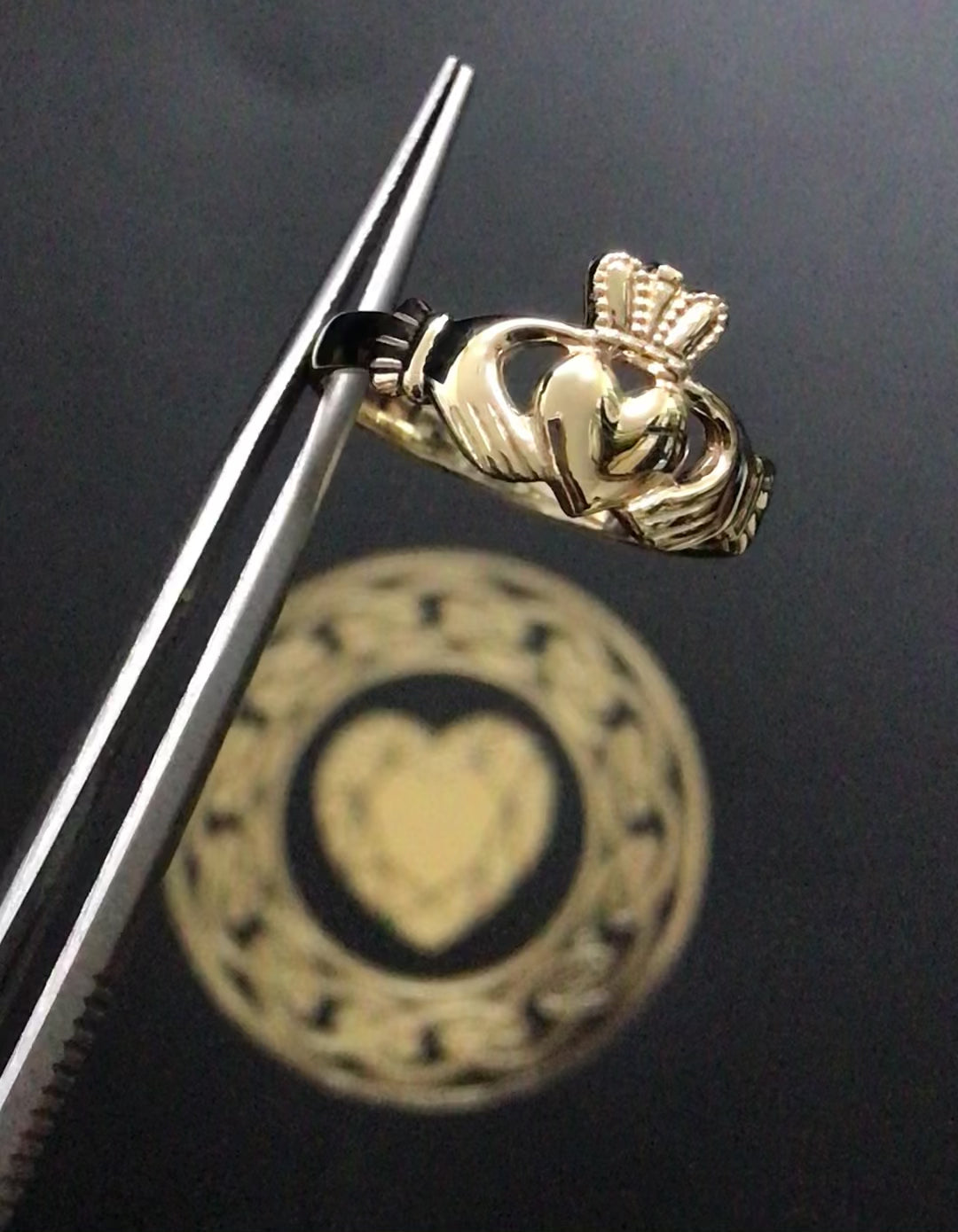 gold claddagh ring 