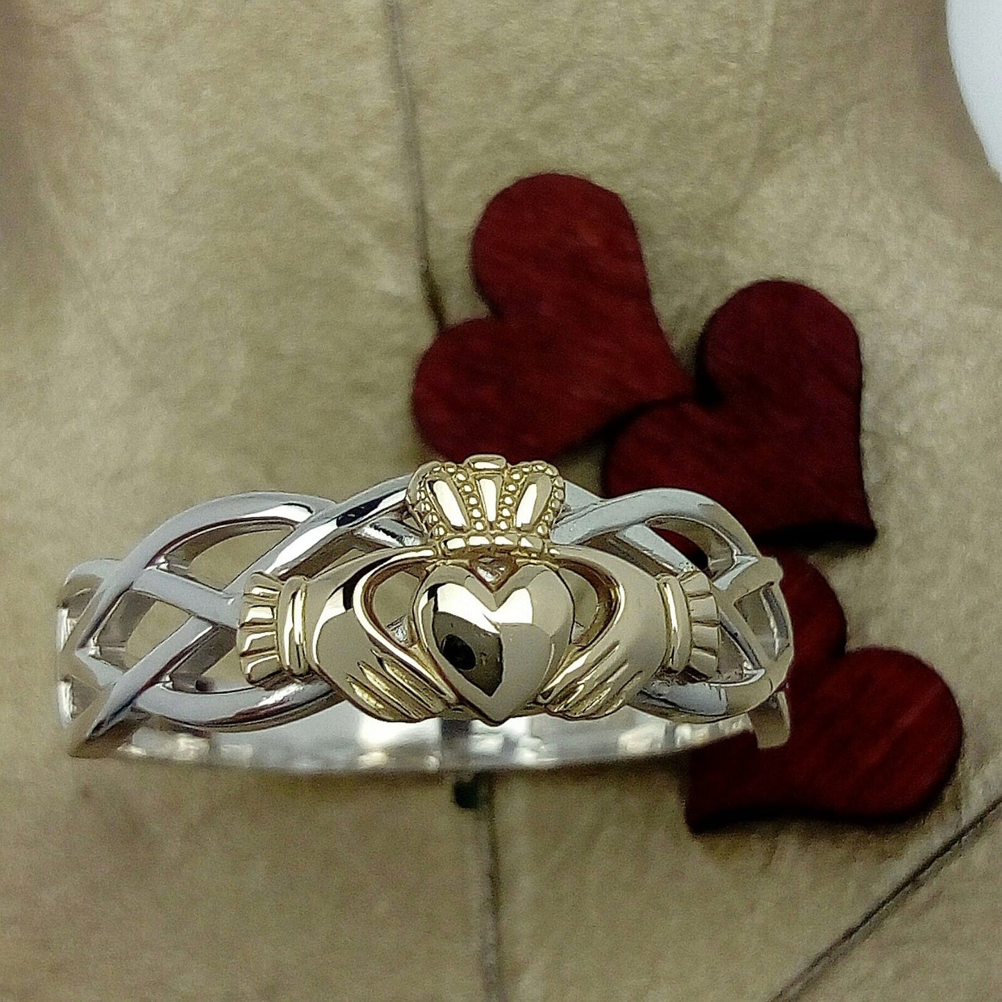 claddagh ring. Womens Irish ring.