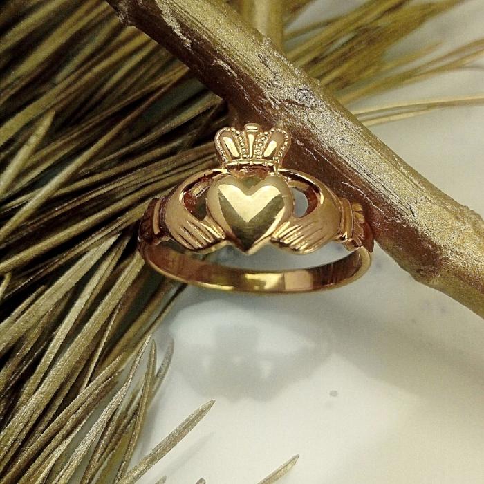 Irish gold claddagh ring