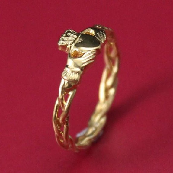 Jewelry - 10K Gold Claddagh Ring, Ladies Claddagh Ring On Celtic Rope Band.