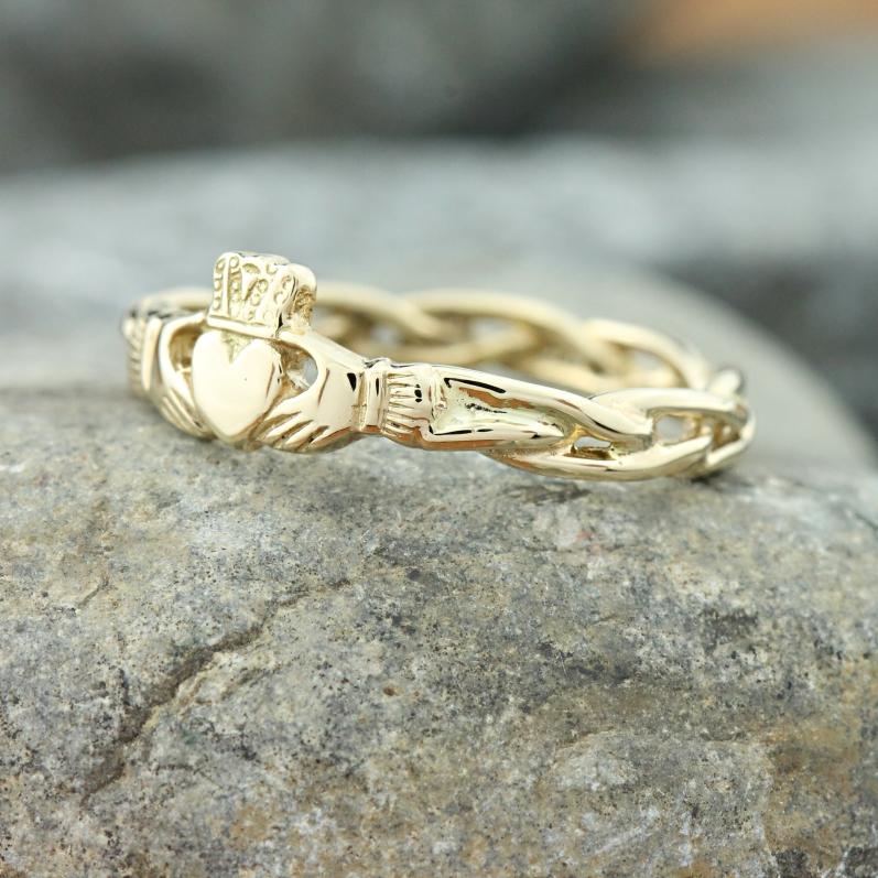 Jewelry - 10K Gold Claddagh Ring, Ladies Claddagh Ring On Celtic Rope Band.