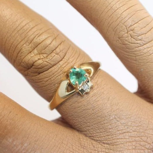 claddagh ring. Irish emerald ring