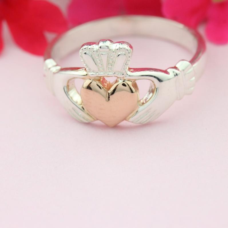  Claddagh Ring.