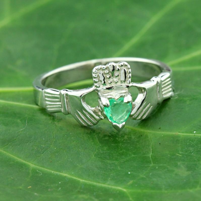 Claddagh ring 