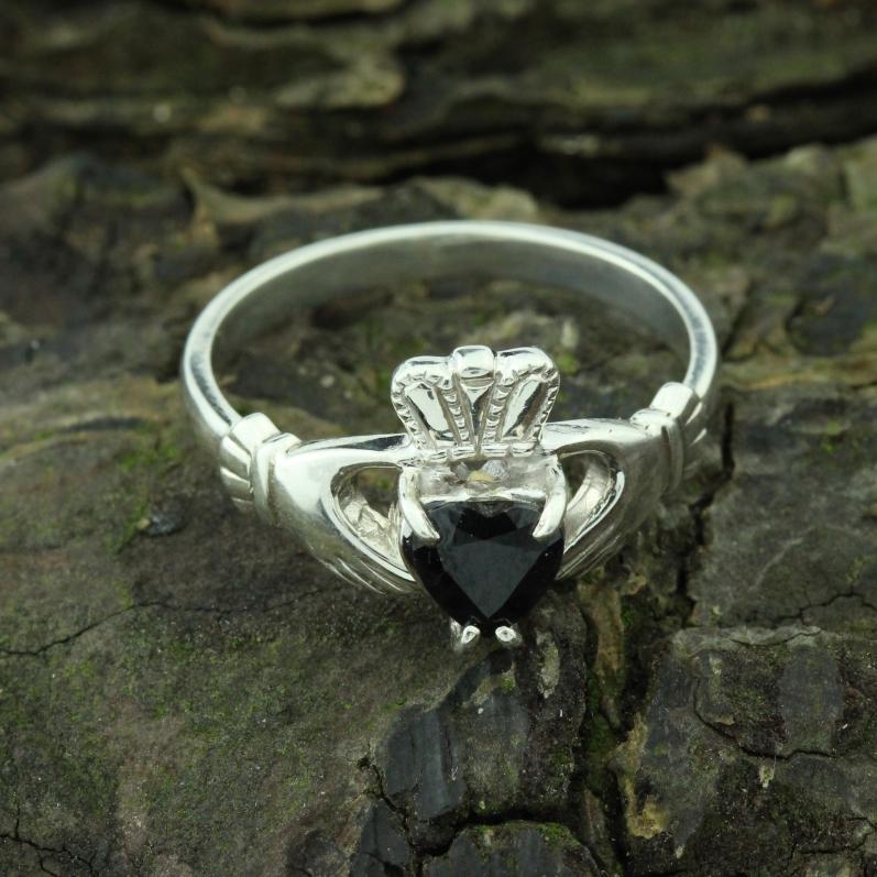 Claddagh ring 