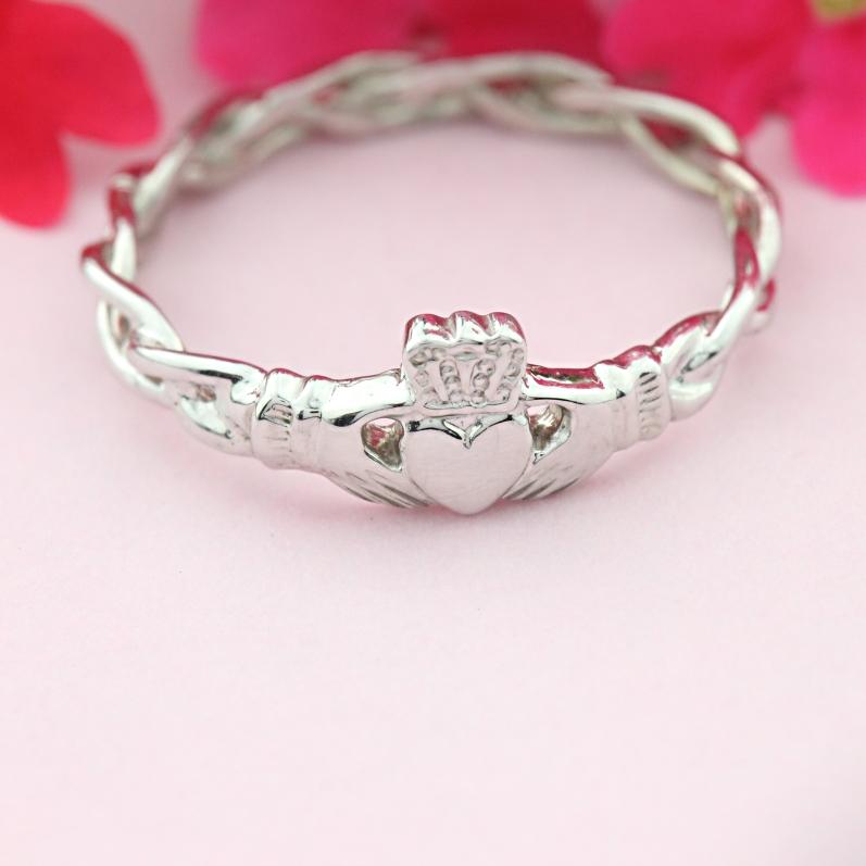 Claddagh ring