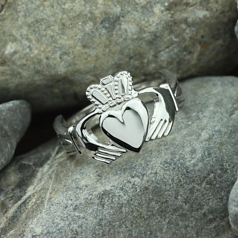 Claddagh ring 