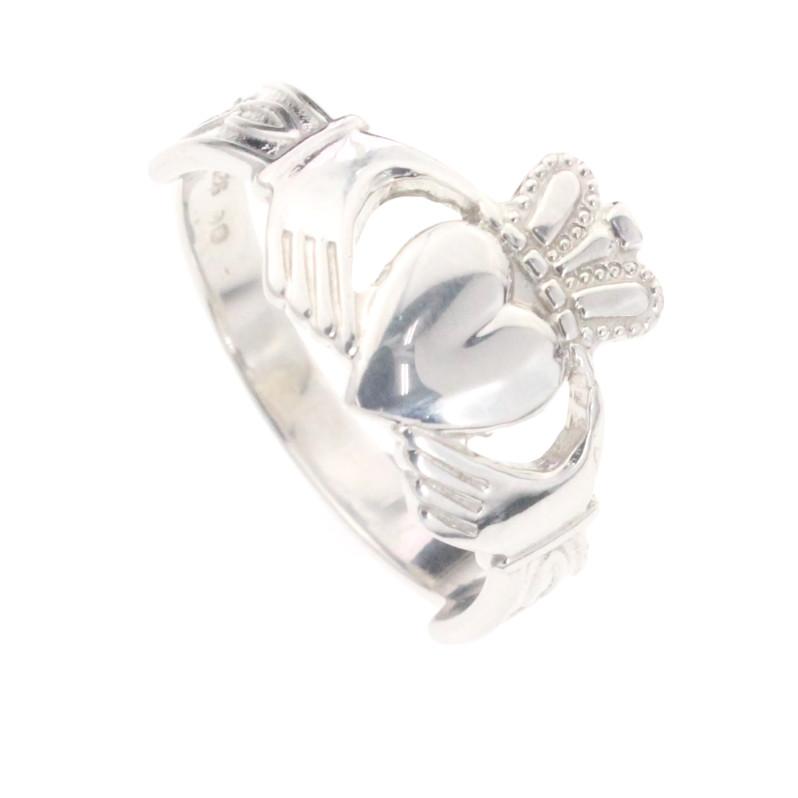 mens claddagh ring 