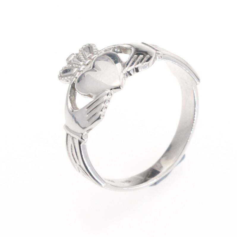 mens claddagh ring 