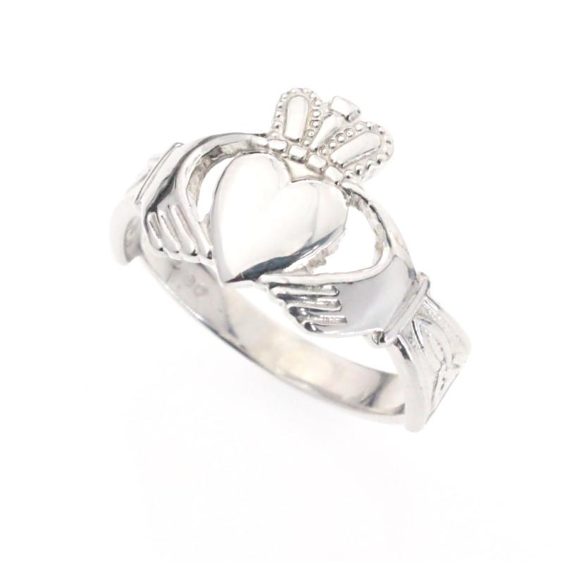 mens claddagh ring 