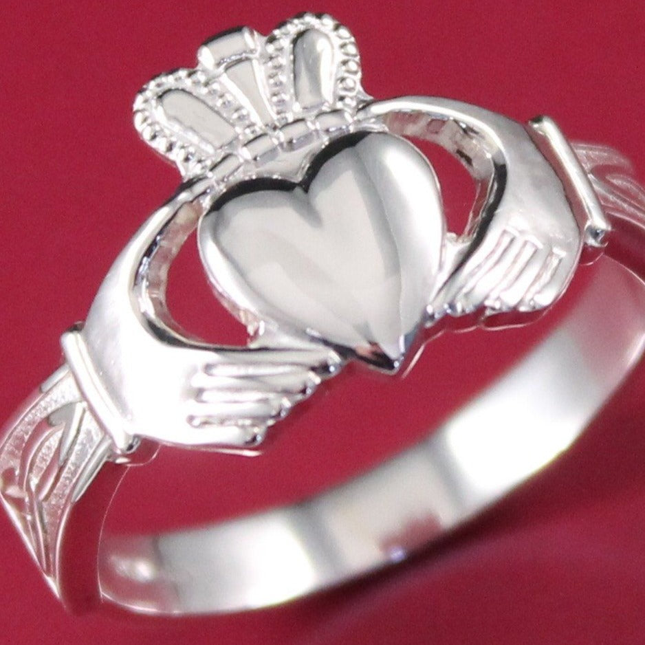 mens claddagh ring 