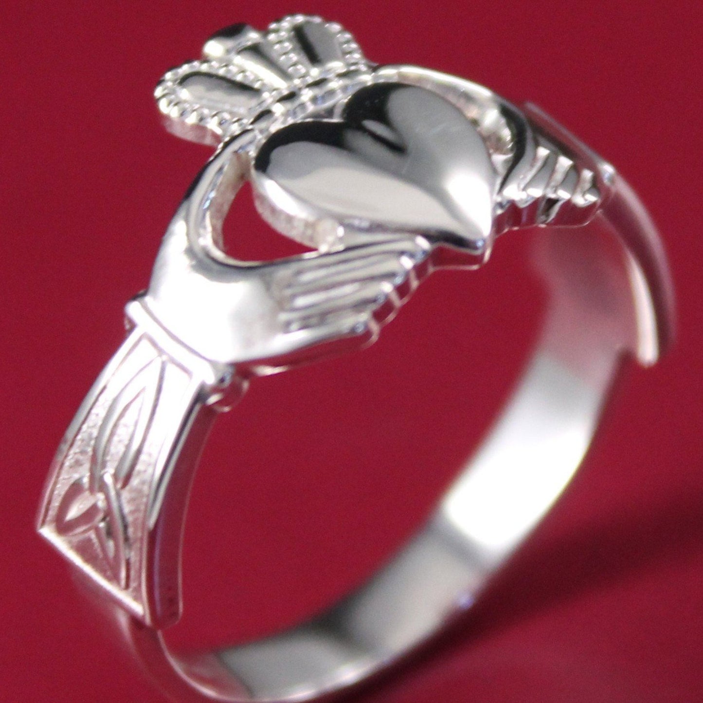 mens claddagh ring 