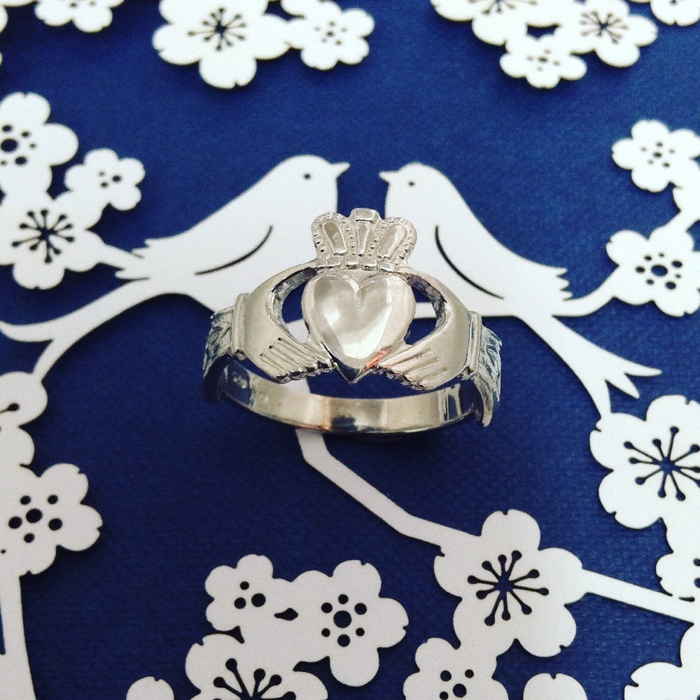 mens claddagh ring 