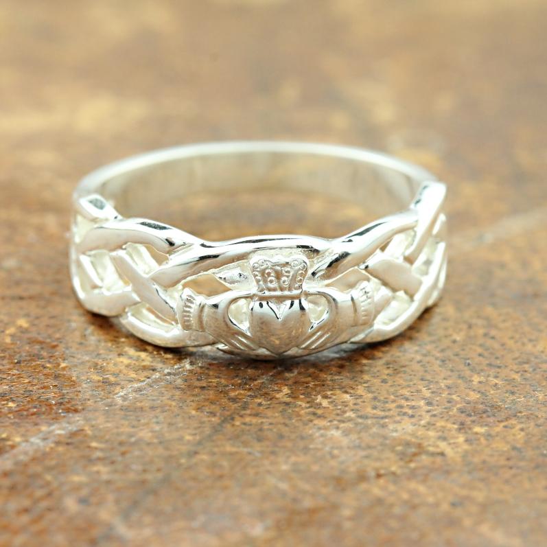 mens claddagh ring 