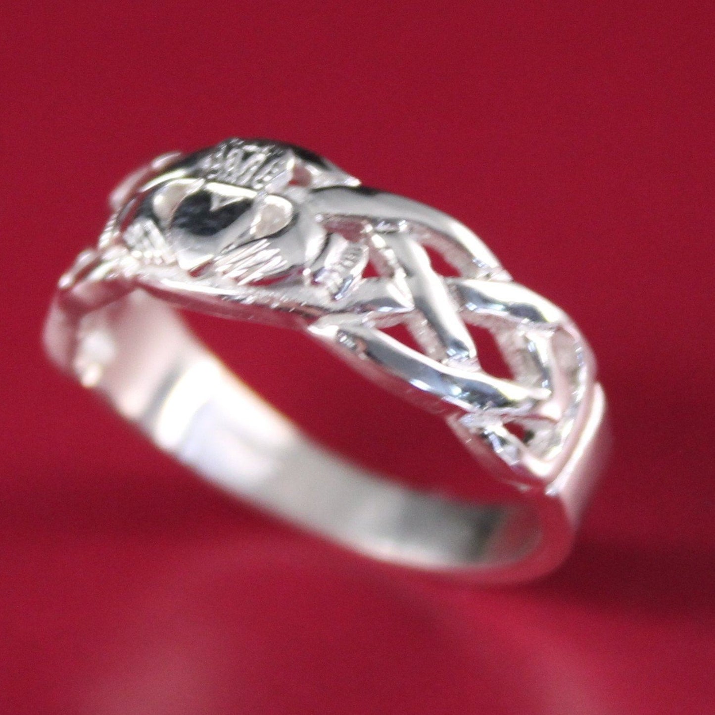 mens claddagh ring 