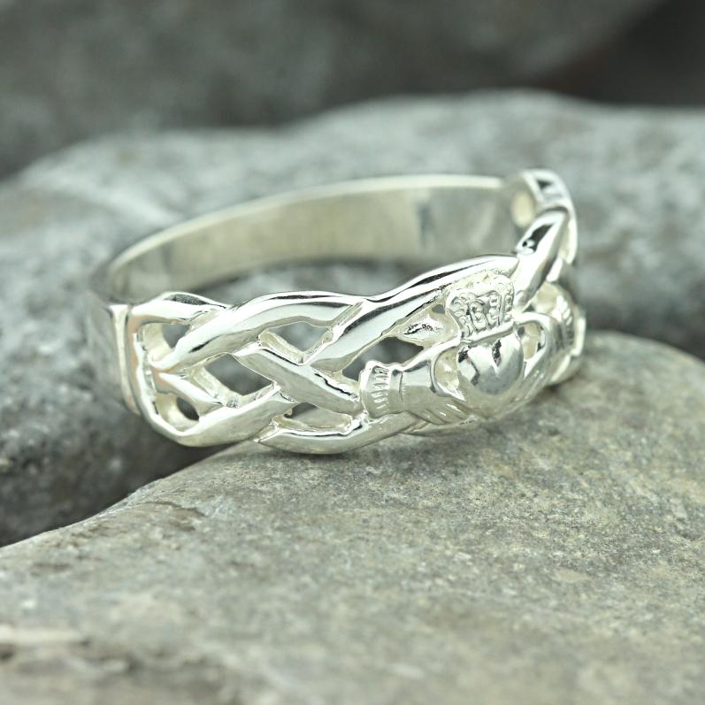 mens claddagh ring 