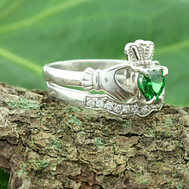 Jewelry - Green Stone Claddagh Ring And Matching Stone Set Band.