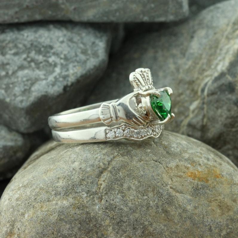 Jewelry - Green Stone Claddagh Ring And Matching Stone Set Band.