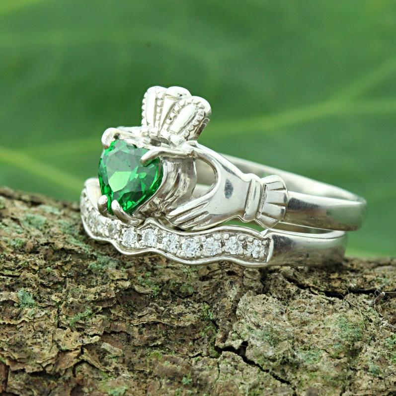 Jewelry - Green Stone Claddagh Ring And Matching Stone Set Band.