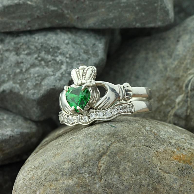 Jewelry - Green Stone Claddagh Ring And Matching Stone Set Band.